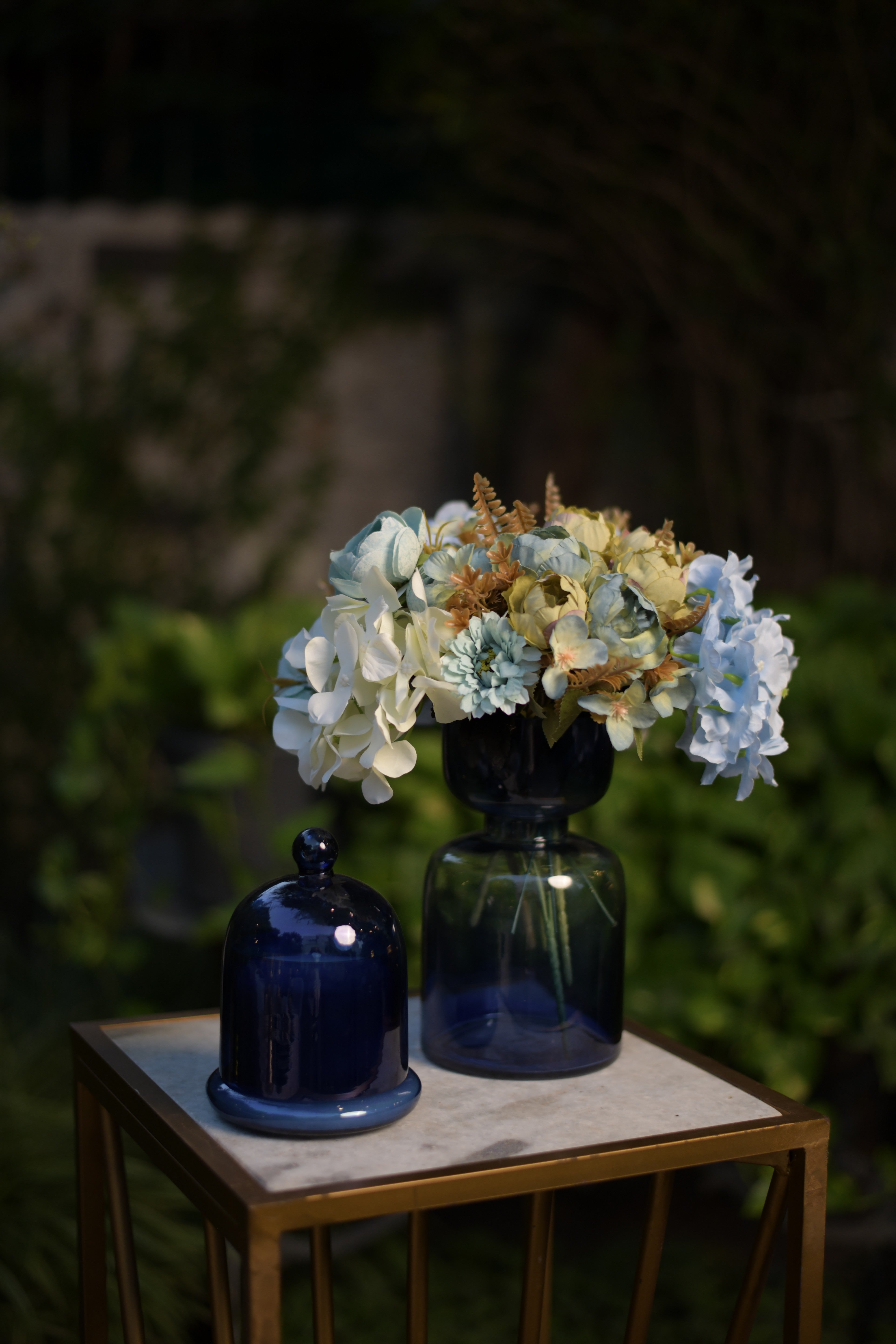 Gifting - Blue dome candle, vase and flowers